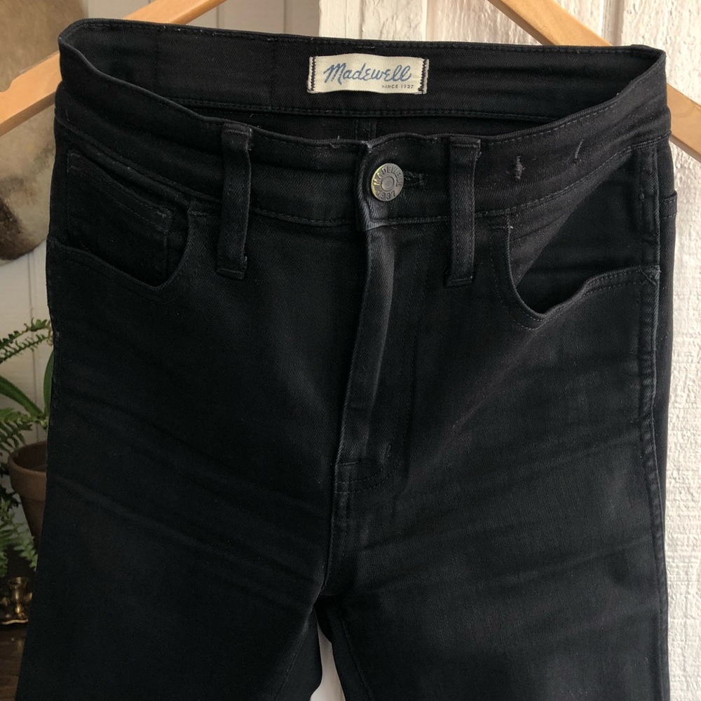Madewell 10” Cropped Black Ripped/Raw Hem Jeans